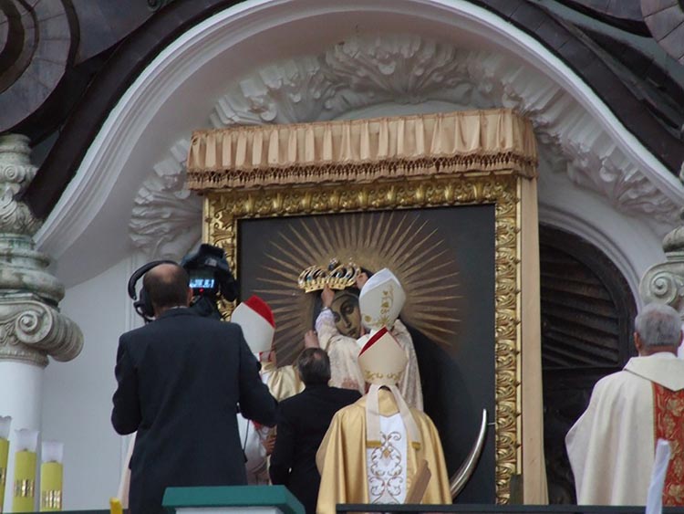 Koronacja obrazu Matki Bożej Miłosierdzia Koronacja obrazu Matki Bożej Miłosierdzia